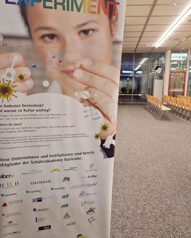 Am 14. November 2024 war die Schülerakademie am 2. Regionalen Tag der Begabtenförderung wieder mit einem Stand beim Markt der Möglichkeiten dabei.